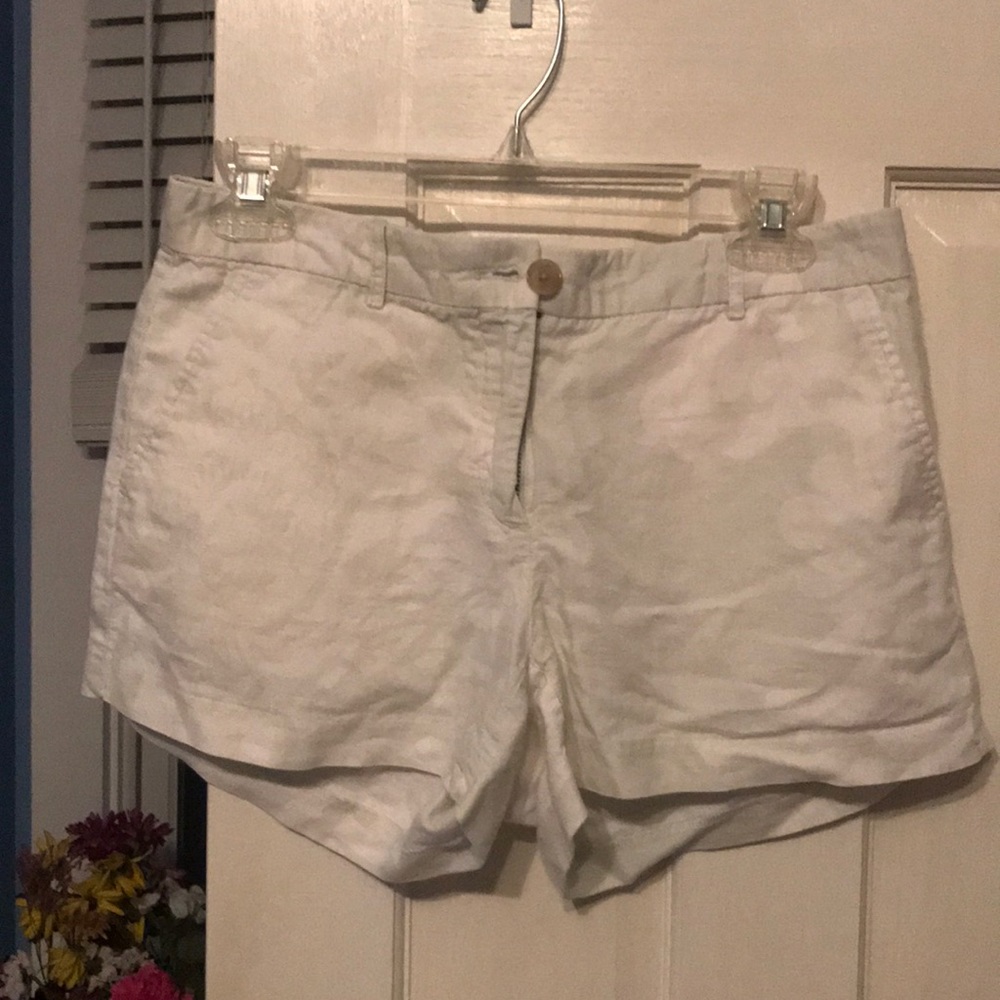 Pale green and cream patterned gap shorts.